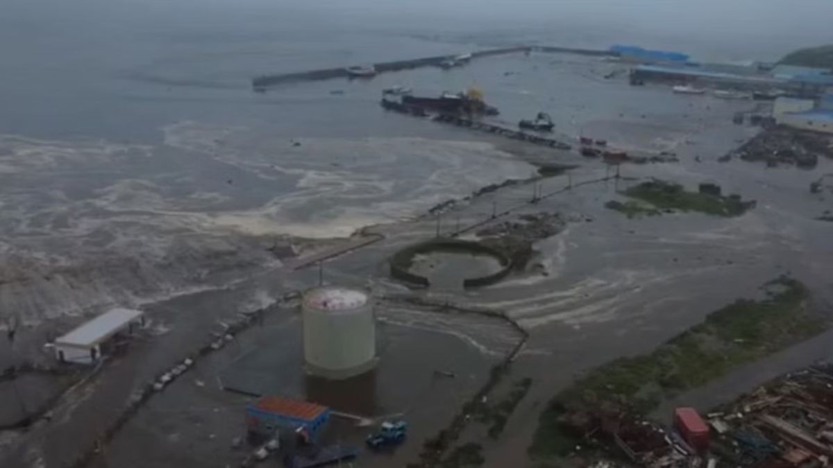 Na Califórnia, no norte dos EUA, as ondas chegaram a 1,1 metro (Imagem: Getty Images)