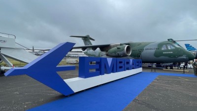 Nas últimas semanas, uma equipe de especialistas da Embraer esteve no país báltico (Imagem: Shutterstock)