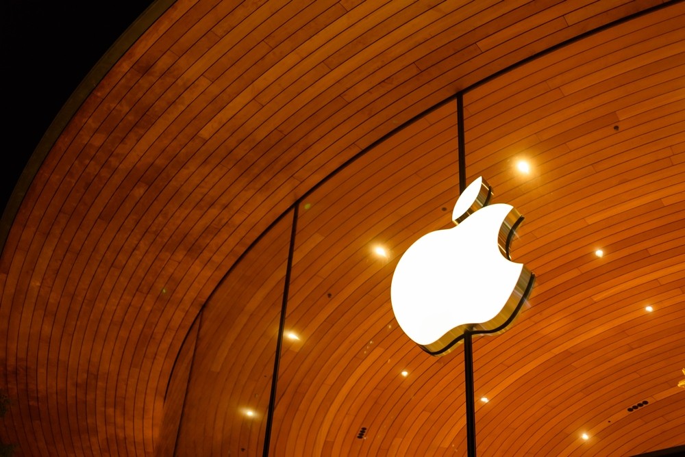 Apple é uma das maiores fabricantes de eletrônicos do mundo (Imagem: Ahutterstock)