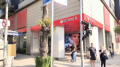 Vendas de roupas da LREN3 sobem +20% no 2T25 (Imagem: Shutterstock) Vendas de roupas da LREN3 sobem +20% no 2T25 (Imagem: Shutterstock)