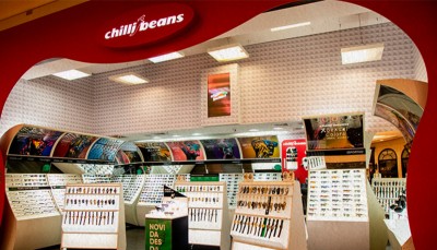 Chili Beans vende óculos e outros acessórios em lojas espalhadas pelo país (Imagem: Divulgação)