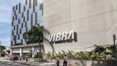 Segundo o relatório, a pressão sobre margens e o aumento de custos contribuíram para o recuo (Imagem: Vibra / Divulgação)