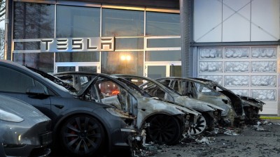 Tesla deixou o clube das 10 empresas mais valiosas do mundo (Imagem: Shutterstock)