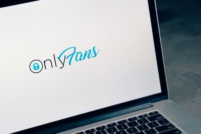 Para usar o Onlyfans, usuários devem pagar uma assinatura mensal (Imagem: Shutterstock)