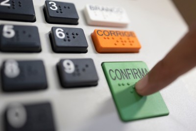 Urna eletrônica é a máquina em que os eleitores digitam seus votos (Imagem: Shutterstock) Urna eletrônica é a máquina em que os eleitores digitam seus votos (Imagem: Shutterstock)