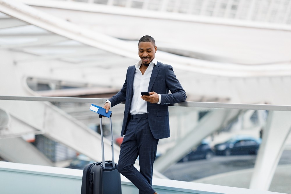 Viajantes poderão usar plano de telefonia do Brasil no exterior (Imagem: Shutterstock)