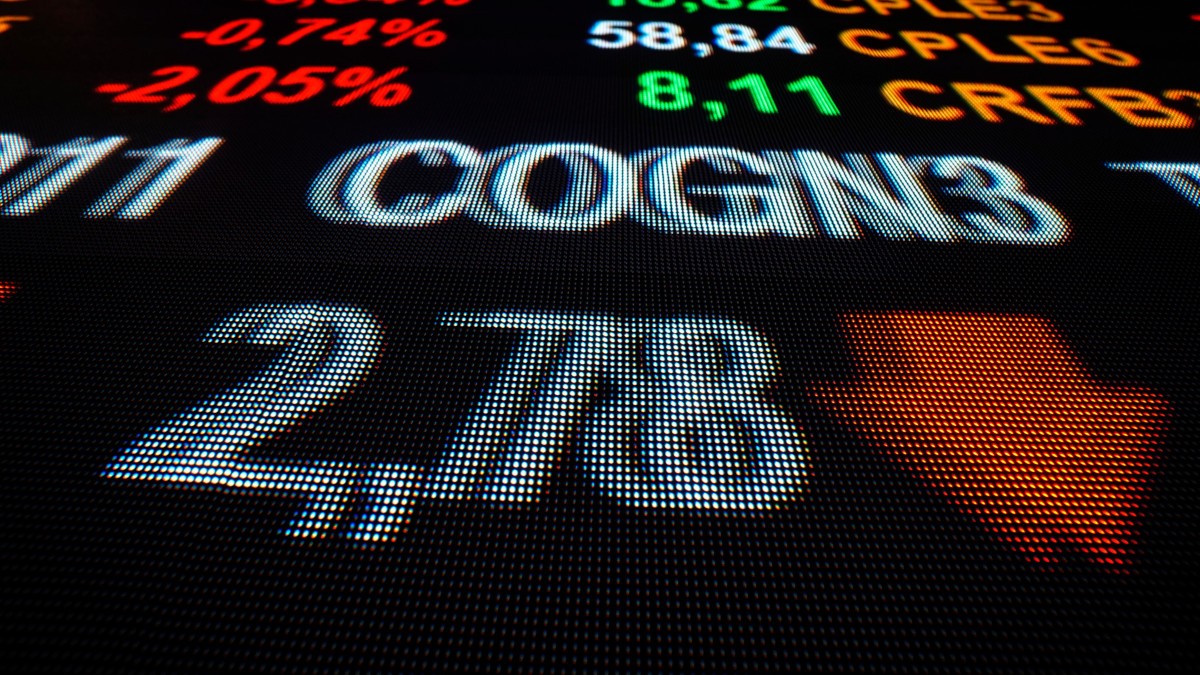 Além da Petrobras, a baixa do Itaú também contribui para o Ibovespa vermelho (Imagem: Shutterstock)