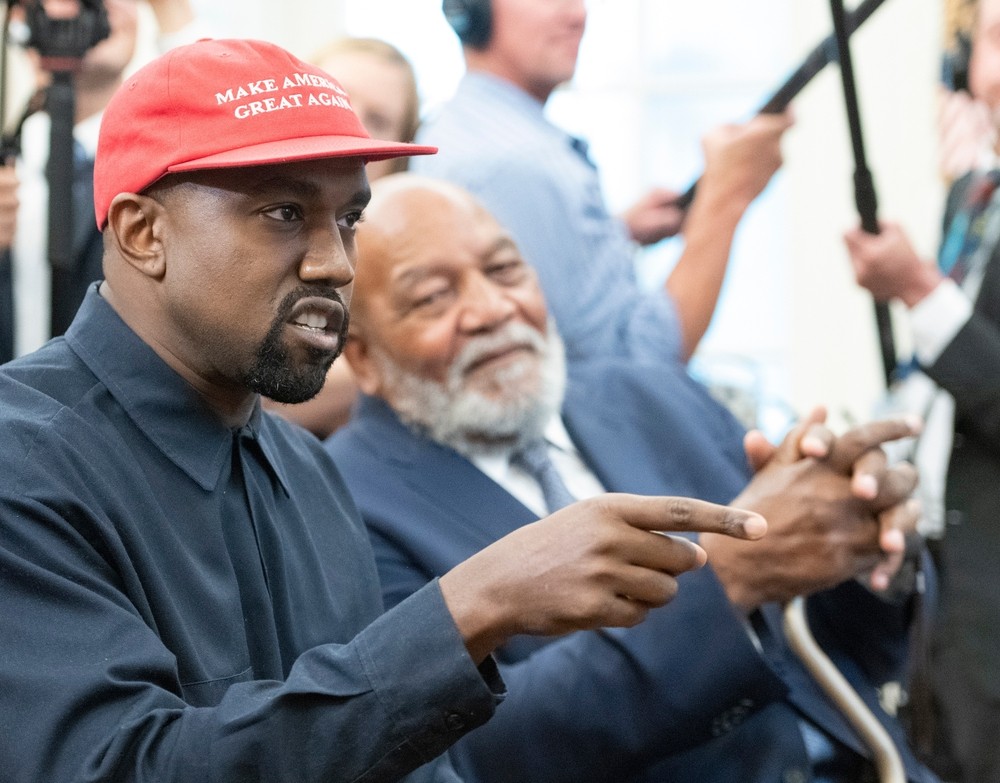 Desde 2013, o rapper ficou conhecido por "Ye" (Imagem: Shutterstock)