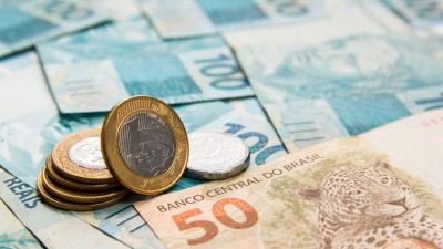 Nos leilões realizados em julho, o Tesouro emitiu R$ 118,4 bilhões em títulos (Imagem: Shutterstock) Nos leilões realizados em julho, o Tesouro emitiu R$ 118,4 bilhões em títulos (Imagem: Shutterstock)
