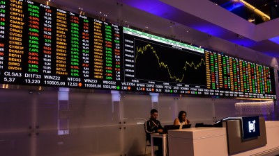 Banco do Brasil (BBAS3) salta quase +2,5% e ajuda Ibovespa mirar topo (Imagem: Shutterstock) Banco do Brasil (BBAS3) salta quase +2,5% e ajuda Ibovespa mirar topo (Imagem: Shutterstock)