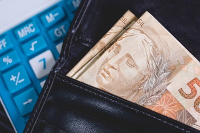 Fundos Imobiliários investem em ativos residenciais e comerciais (Imagem: Shutterstock) Fundos Imobiliários investem em ativos residenciais e comerciais (Imagem: Shutterstock)