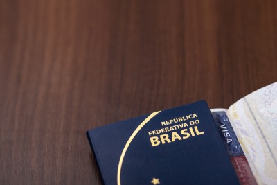 Passaporte brasileiro custa R$ 257 e é emitido pela Polícia Federal (Imagem: Shutterstuck)