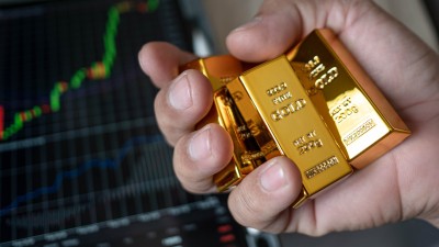 ETFs americanos que investem em ouro, como IAU e GDXJ, disparam até +4% hoje (Imagem: Shutterstock) ETFs americanos que investem em ouro, como IAU e GDXJ, disparam até +4% hoje (Imagem: Shutterstock)