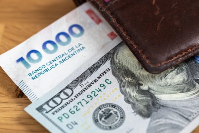 10 mil pesos argentinos equivalem a pouco mais de 7 dólares ou 40 reais (Imagem: Shutterstock) 10 mil pesos argentinos equivalem a pouco mais de 7 dólares ou 40 reais (Imagem: Shutterstock)