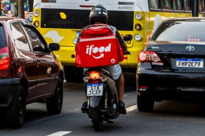 iFood é o maior aplicativo de entregas do Brasil com operação em várias cidades (Imagem: Shutterstuck)