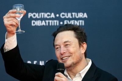 Elon Musk ocupa a lista dos 10 bilionários mais afortunados do mundo (Imagem: Shutterstock)