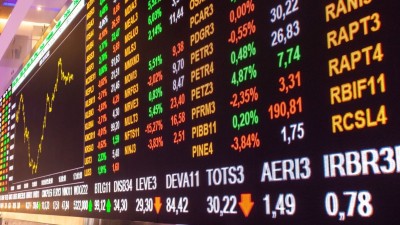 Ibovespa tenta recuperar os 142 mil pontos (Imagem: Shutterstock)