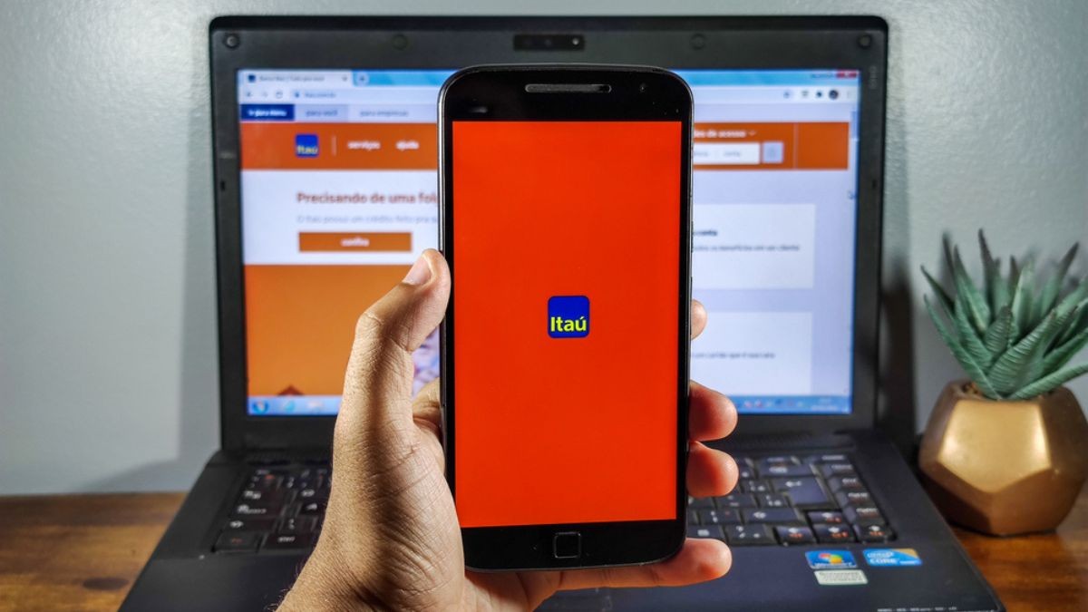 Itaú monitorou a produtividade dos trabalhadores remotos antes de demissões (Imagem: Shutterstock)