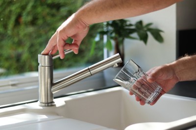 Redução será sentida em menor proporção por quem tem caixa d'água em casa (Imagem: Shutterstock)
