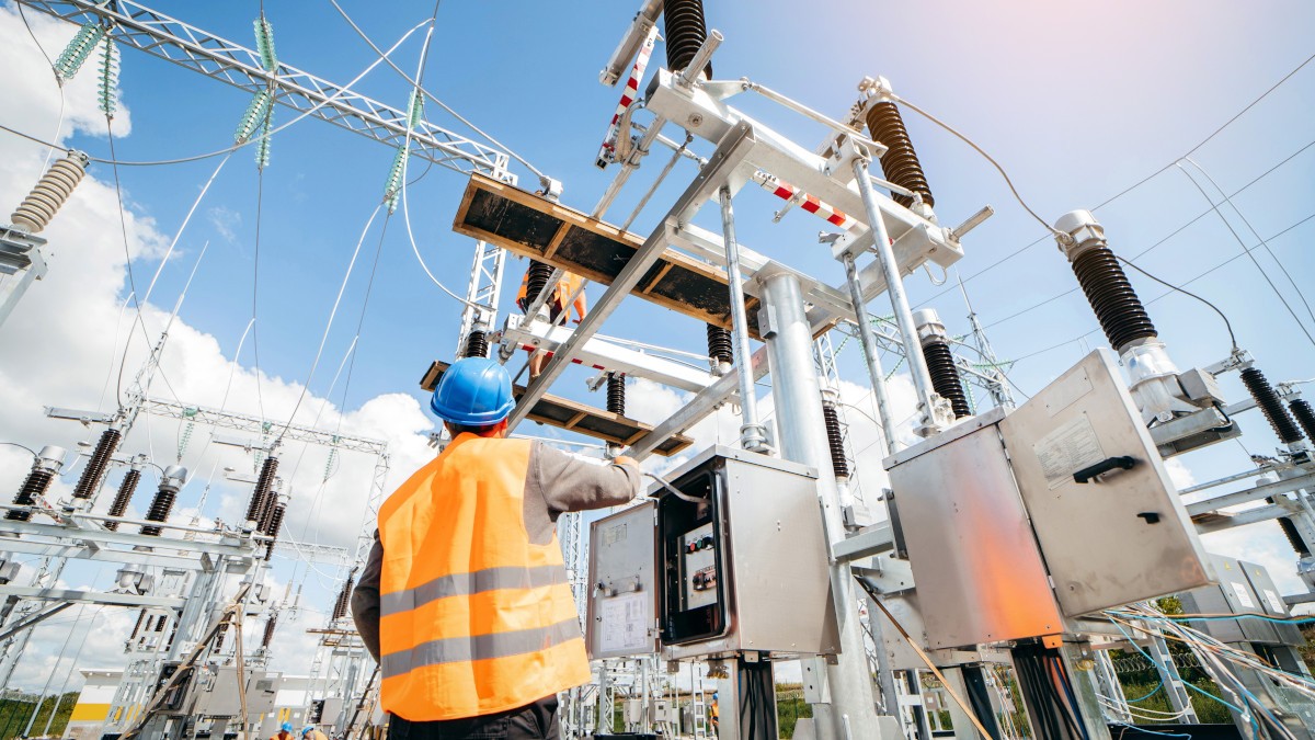 Setor elétrico domina as emissões de debêntures incentivadas em 2025 (Imagem: Shutterstock)