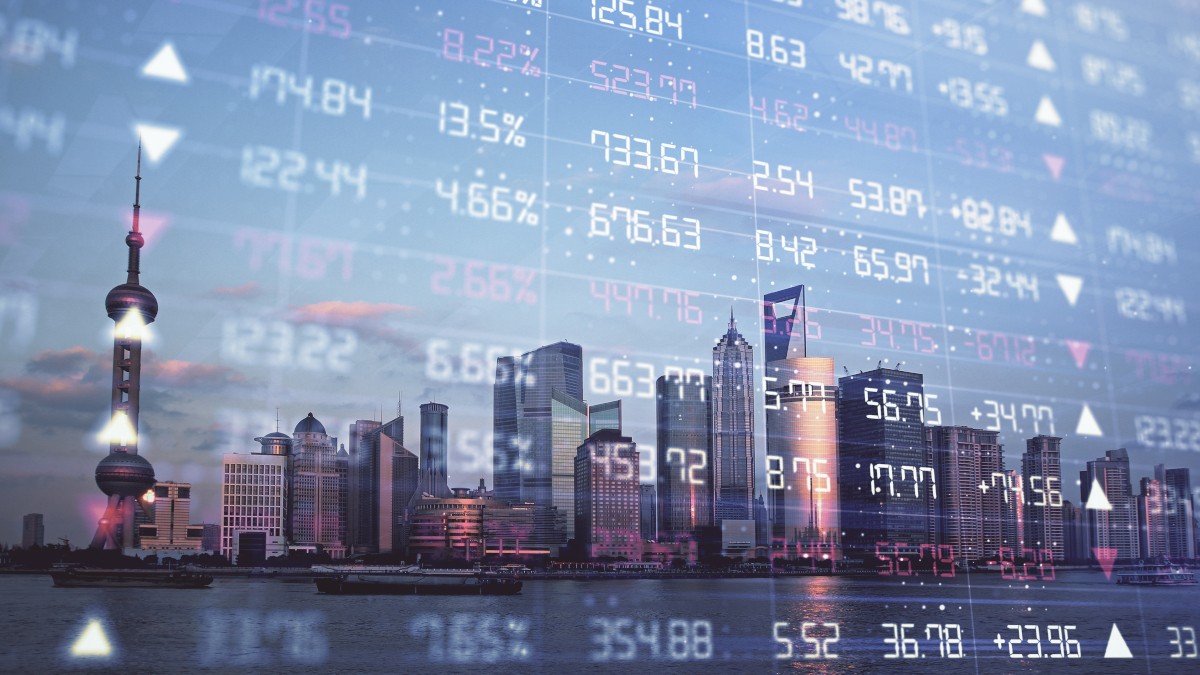 O principal índice da Bolsa de Xangai bateu sua máxima da década (Imagem: Shutterstock)