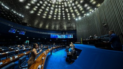 Compensação para isenção é taxar lucros e dividendos de pessoas físicas de alta renda (Imagem: Carlos Moura/ Agência Senado)
