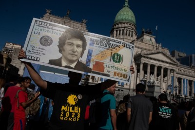 Milei está em seu segundo ano à frente da segundo maior economia da América do Sul (Imagem: Shutterstock) Milei está em seu segundo ano à frente da segundo maior economia da América do Sul (Imagem: Shutterstock)