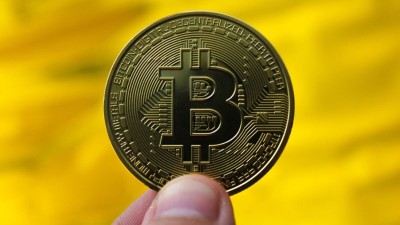 A segunda maior criptomoeda, o Ethereum (ETH), também opera perto de sua máxima (Imagem: Shutterstock)