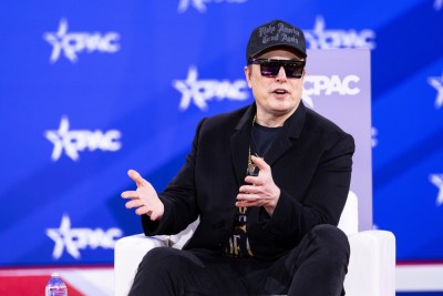 Principal acionista da Tesla, Elon Musk também ocupou cargo no governo Trump (Imagem: Shutterstock)