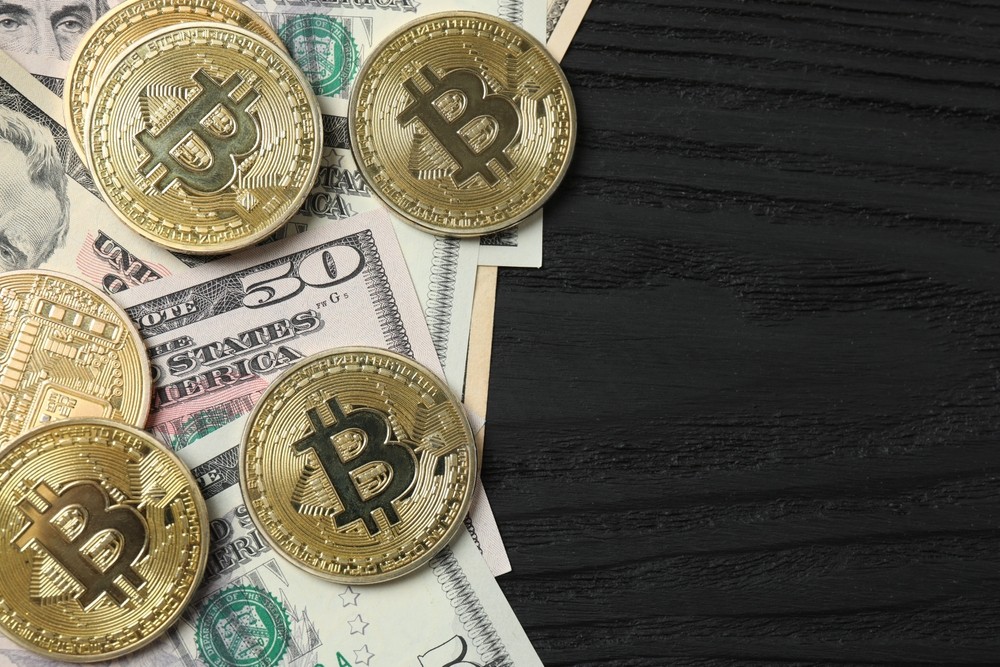 Bitcoin é a criptomoeda mais valiosa do mundo (Imagem: Shutterstock)