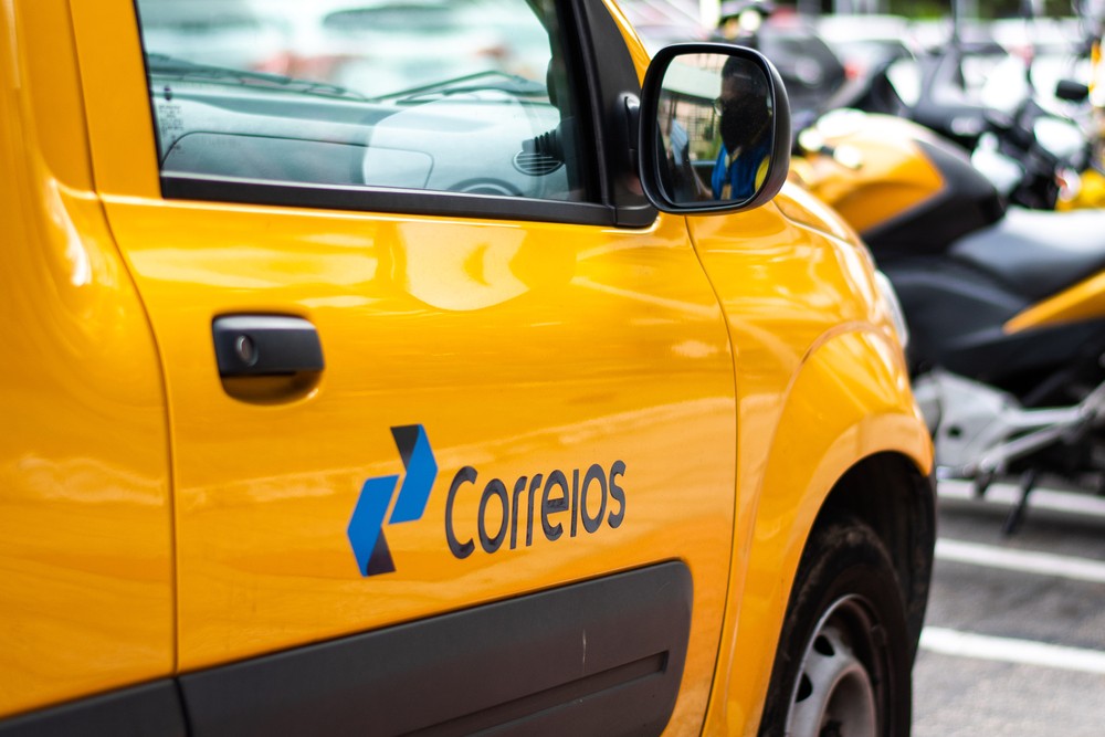 Correios é uma das maiores estatais do país (Imagem: Shutterstock)