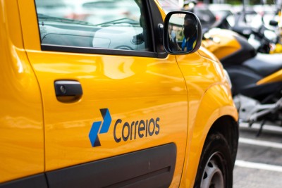 Correios é uma das maiores estatais do país (Imagem: Shutterstock)