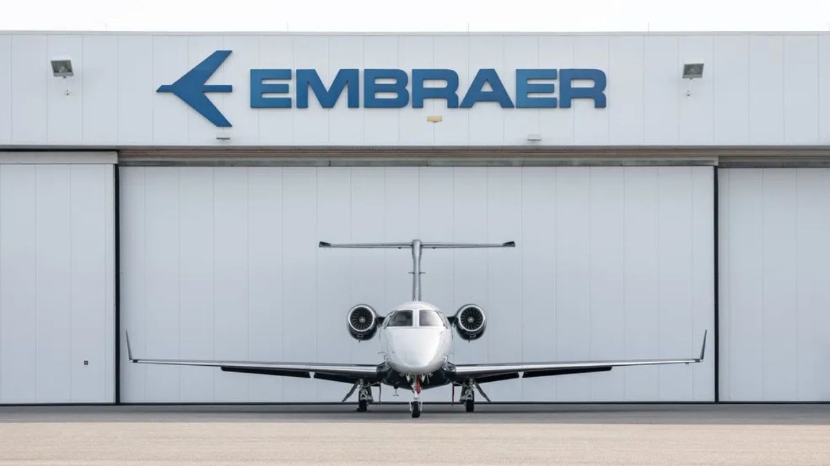Com a alteração, o atual ticker EMBR3, utilizado na bolsa brasileira, será substituído por EMBJ3 (Imagem: Shutterstock) Com a alteração, o atual ticker EMBR3, utilizado na bolsa brasileira, será substituído por EMBJ3 (Imagem: Shutterstock)