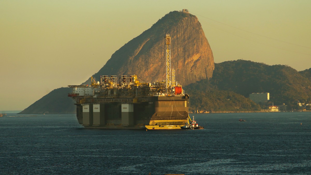 Guerra comercial EUA-China respinga no petróleo e chacoalha o IBOV (Imagem: Shutterstock)