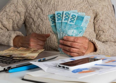 Bonificação anual é paga aos trabalhadores sob regime CLT (Imagem: Shutterstock) Bonificação anual é paga aos trabalhadores sob regime CLT (Imagem: Shutterstock)