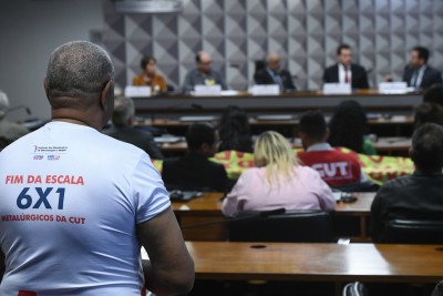 Mudança na jornada de trabalho foi proposta por entidades sociais (imagem: Marcos Oliveira/Agência Senado)