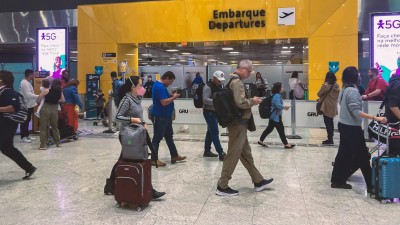 Proposta que isenta cobrança aos passageiros de aviões seguirá à Câmara dos Deputados (Imagem: Shutterstock) Proposta que isenta cobrança aos passageiros de aviões seguirá à Câmara dos Deputados (Imagem: Shutterstock)