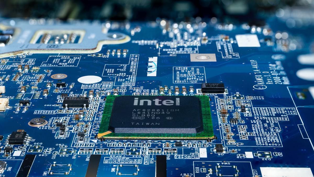 Demanda por processadores x86 da Intel salta no 3T25 (Imagem: Shutterstock) Demanda por processadores x86 da Intel salta no 3T25 (Imagem: Shutterstock)