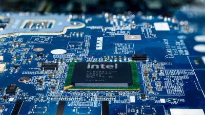 Demanda por processadores x86 da Intel salta no 3T25 (Imagem: Shutterstock)