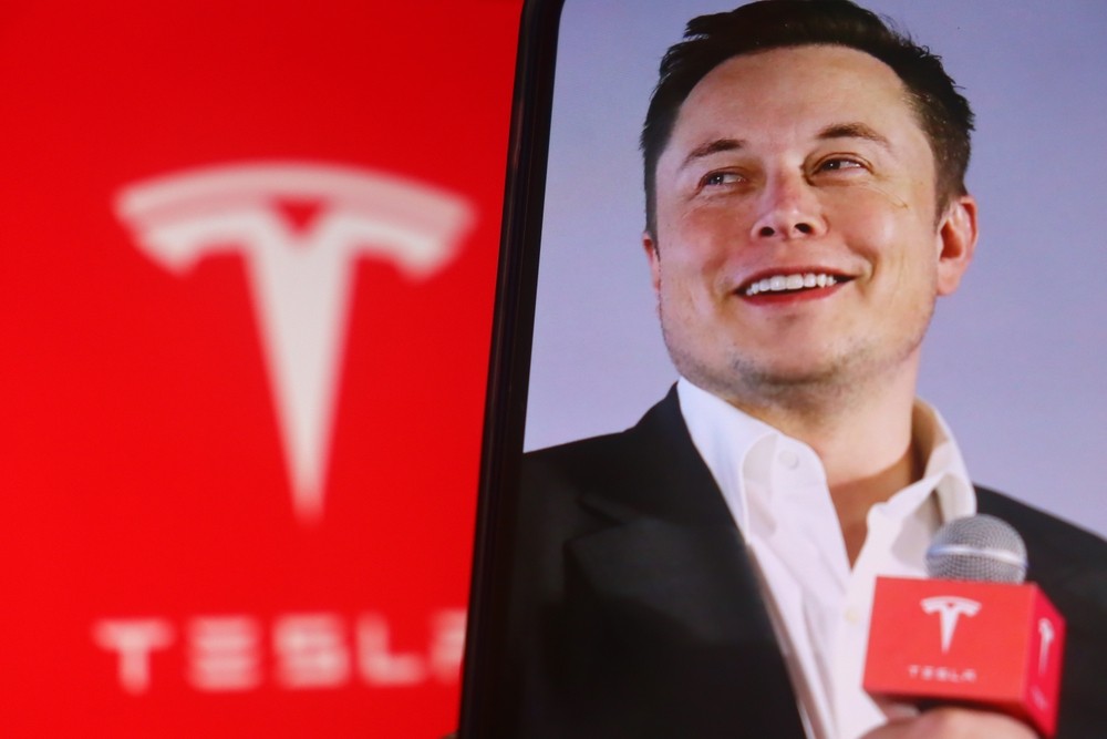 Além de CEO, Elon Musk é um dos principais acionistas da Tesla(Imagem: Shutterstuck) Além de CEO, Elon Musk é um dos principais acionistas da Tesla(Imagem: Shutterstuck)