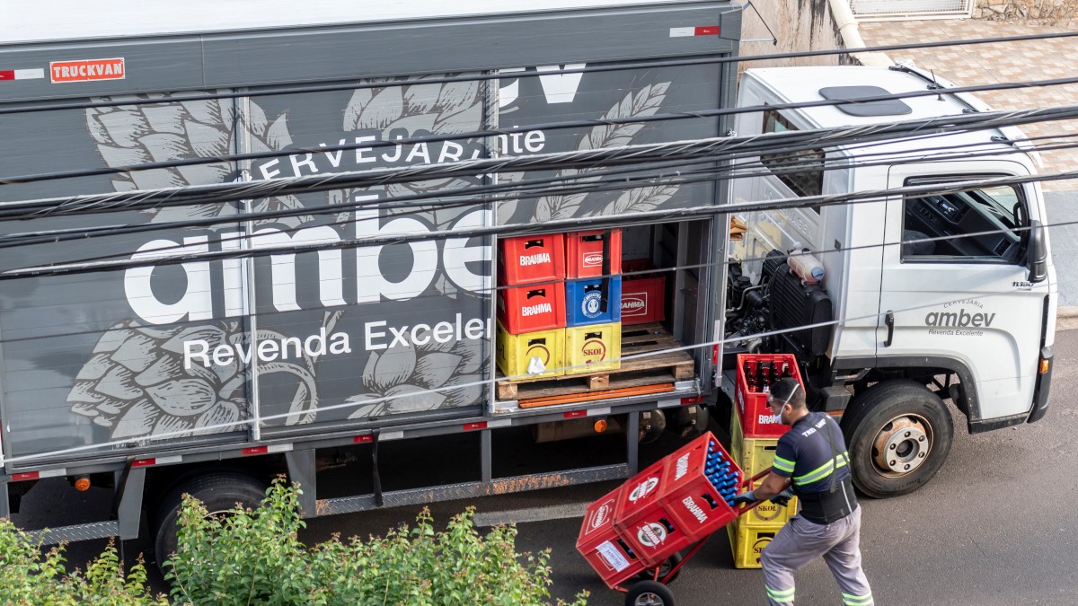 Ativa Investimentos segue com recomendação neutra em ABEV3 (Imagem: Shutterstock) Ativa Investimentos segue com recomendação neutra em ABEV3 (Imagem: Shutterstock)