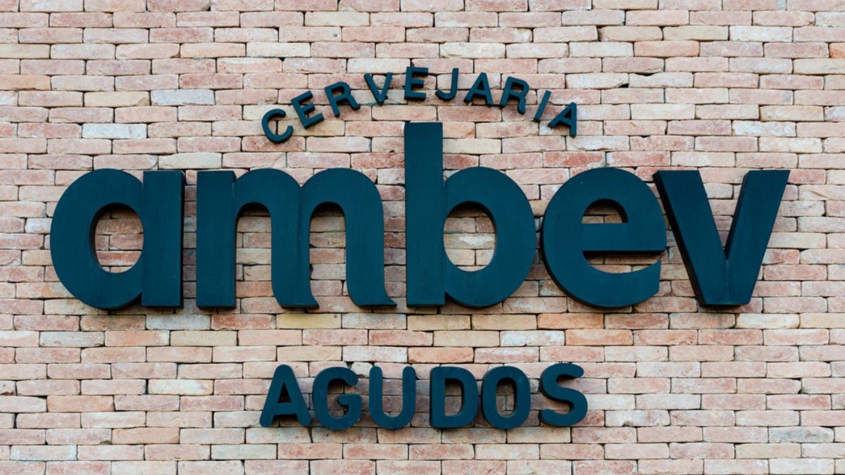 No terceiro trimestre, as vendas de cerveja da Ambev no Brasil caíram 7,7% (Imagem: Shutterstock) No terceiro trimestre, as vendas de cerveja da Ambev no Brasil caíram 7,7% (Imagem: Shutterstock)