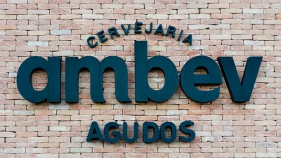 No terceiro trimestre, as vendas de cerveja da Ambev no Brasil caíram 7,7% (Imagem: Shutterstock) No terceiro trimestre, as vendas de cerveja da Ambev no Brasil caíram 7,7% (Imagem: Shutterstock)