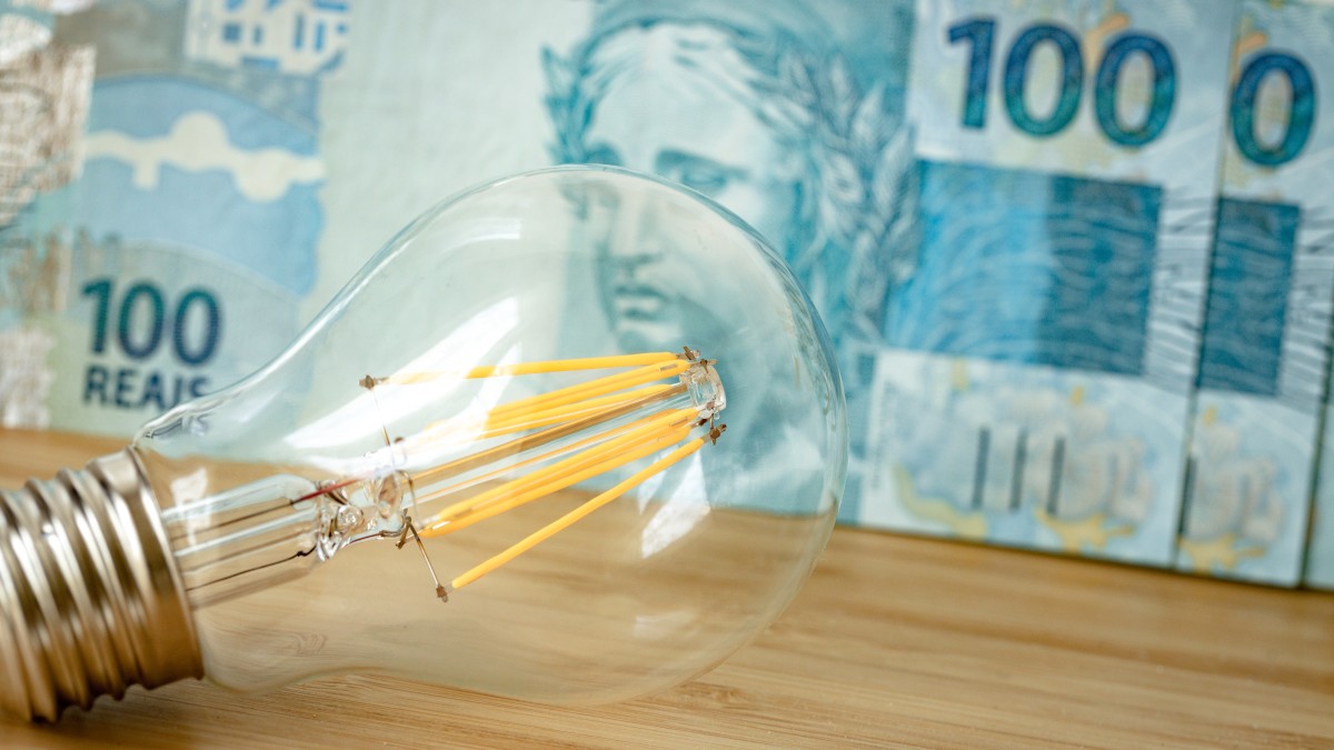 Gratuidade total da conta de luz para famílias de baixa renda foi incluída na MP (Imagem: Shutterstock) Gratuidade total da conta de luz para famílias de baixa renda foi incluída na MP (Imagem: Shutterstock)