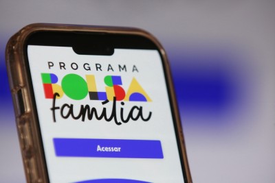 Programas sociais servem para transferência de renda (Imagem: Shutterstock) Programas sociais servem para transferência de renda (Imagem: Shutterstock)