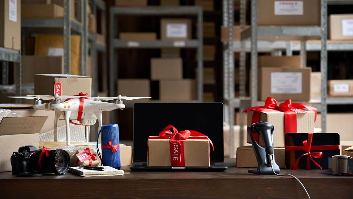 Amazon, Mercado Livre e Shopee alugam galpões de fundos imobiliários (Imagem: Shutterstock)