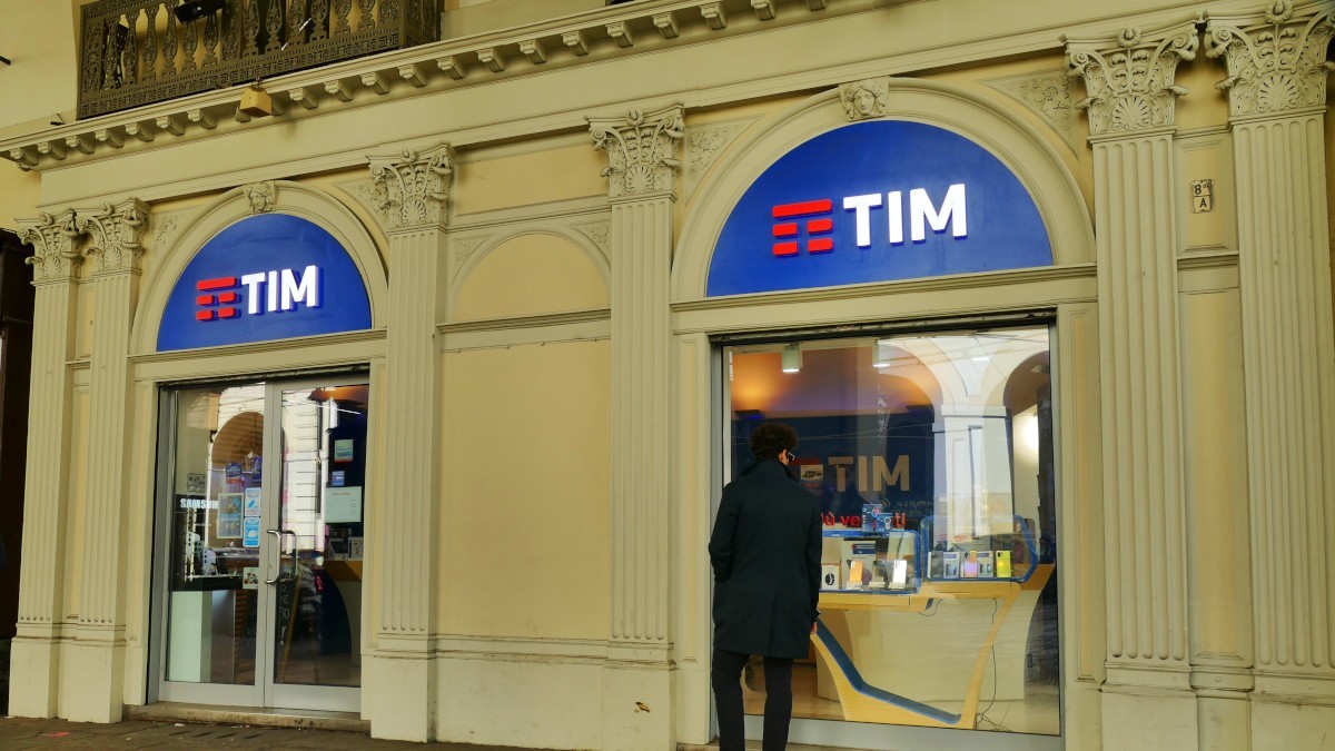 Lucro da TIMS3 dispara 50% durante o 3T25 na comparação anual (Imagem: Shutterstock)