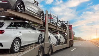 Tegma atua na logística de carros novos (Imagem: Shutterstock)