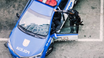 Facções no Brasil faturam mais do que empresas na B3 e BC mira financiamento (Imagem: Shutterstock)