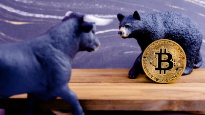 Desconto do BTC já chega a -20% ante sua máxima em US$ 126,1 mil (Imagem: Shutterstock)